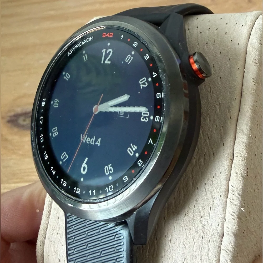 GARMIN Approach S42 GPS Golf Watch. Pre-Owned. Dust Plug. Great Condition. - Picture 2 of 12